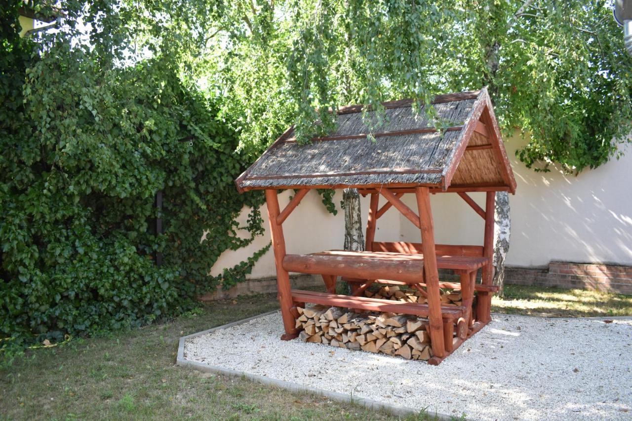 Lívia Apartman Hévíz Esterno foto